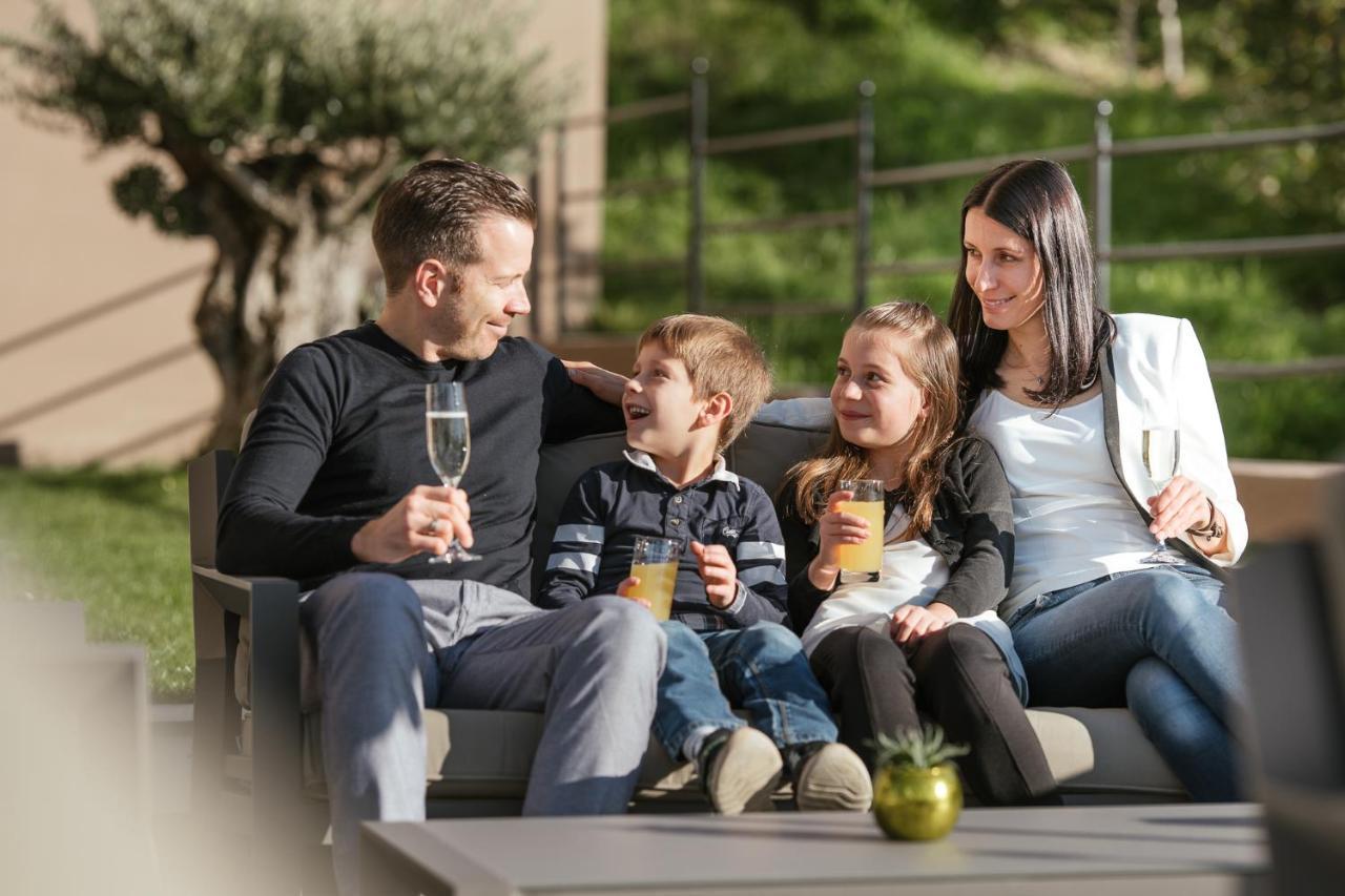 Oliven- & Genusshotel Hirzer Schenna Bagian luar foto