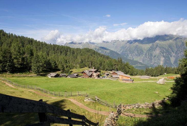 Oliven- & Genusshotel Hirzer Schenna Bagian luar foto