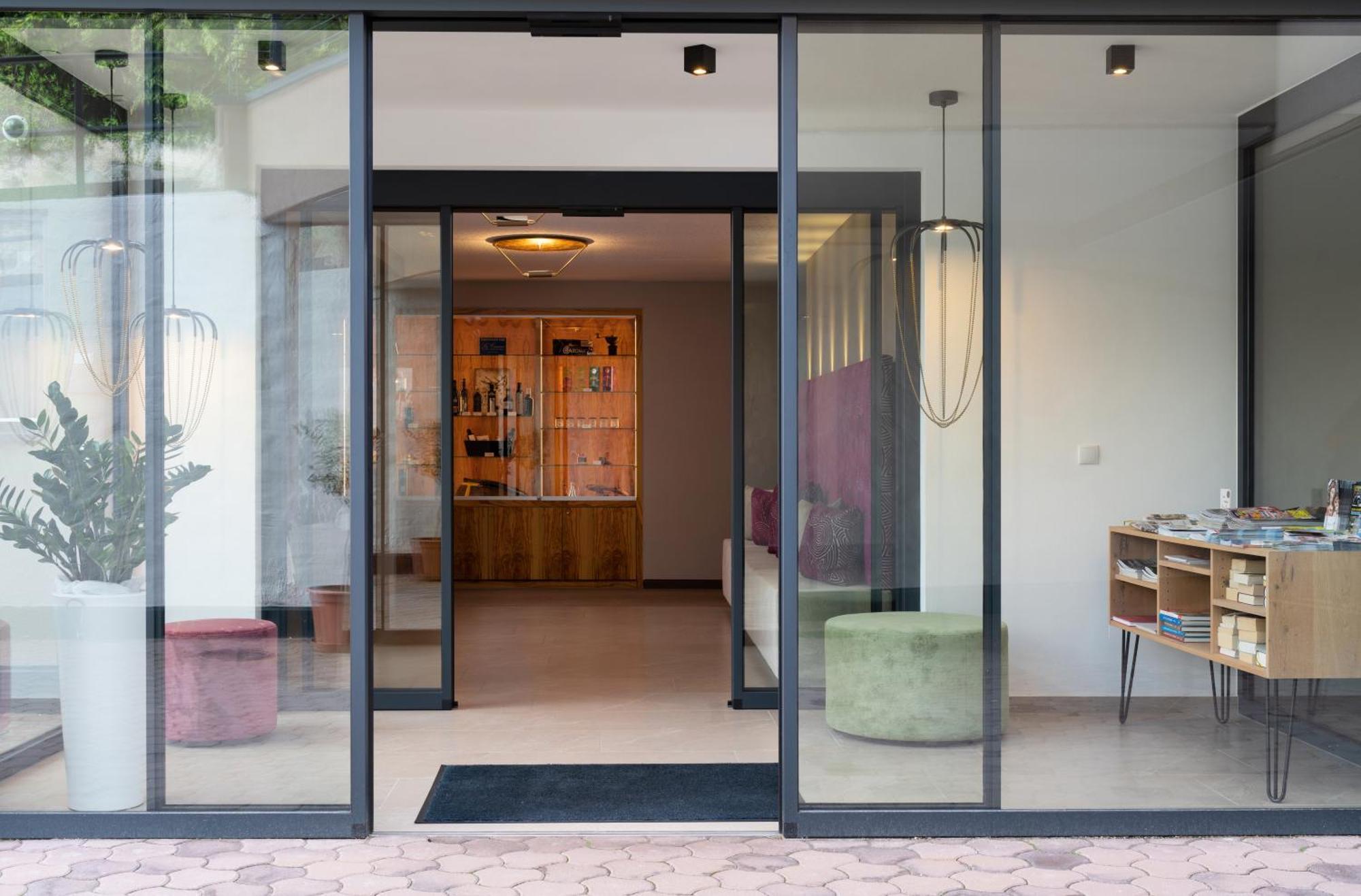 Oliven- & Genusshotel Hirzer Schenna Bagian luar foto