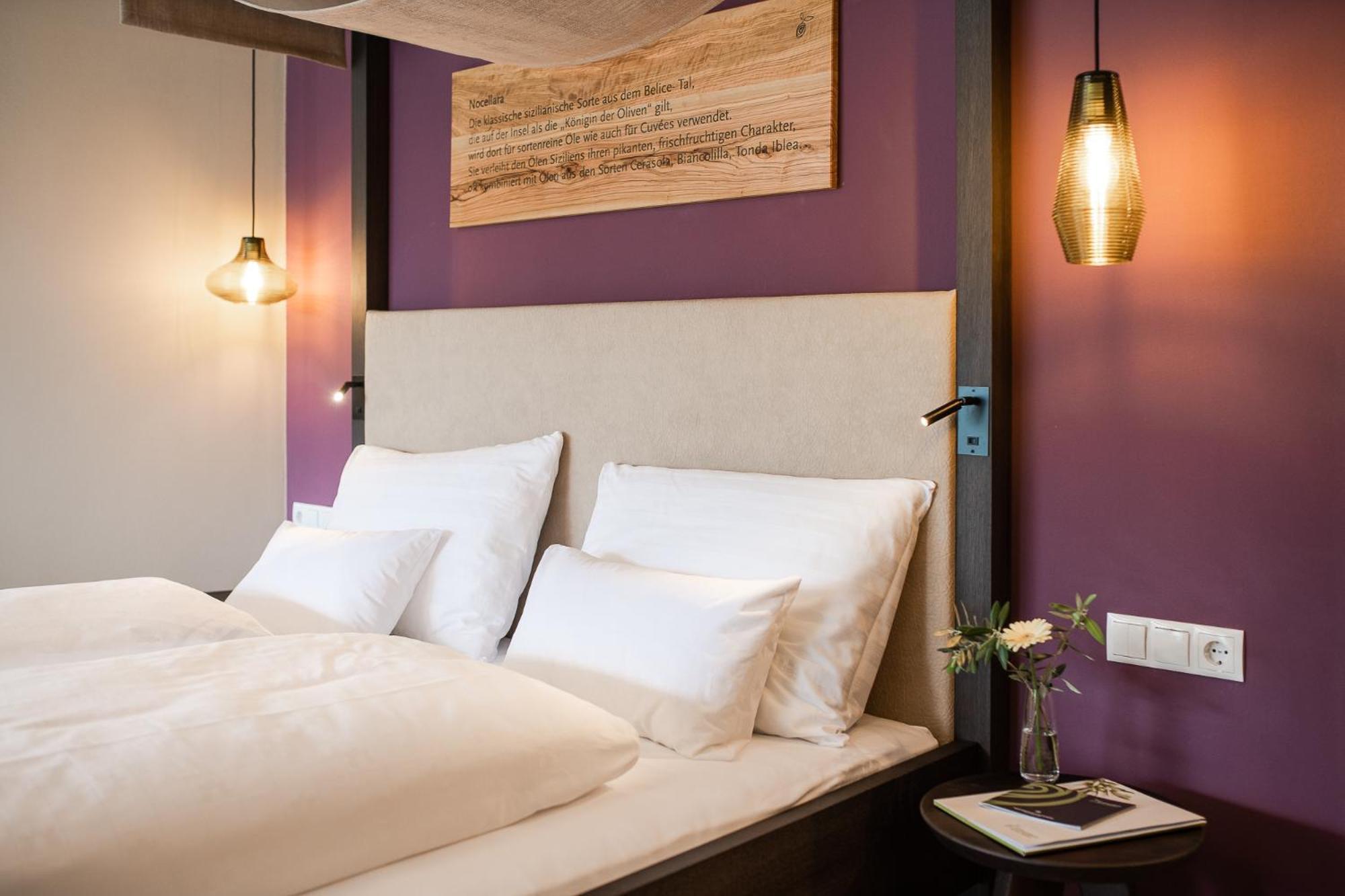 Oliven- & Genusshotel Hirzer Schenna Ruang foto
