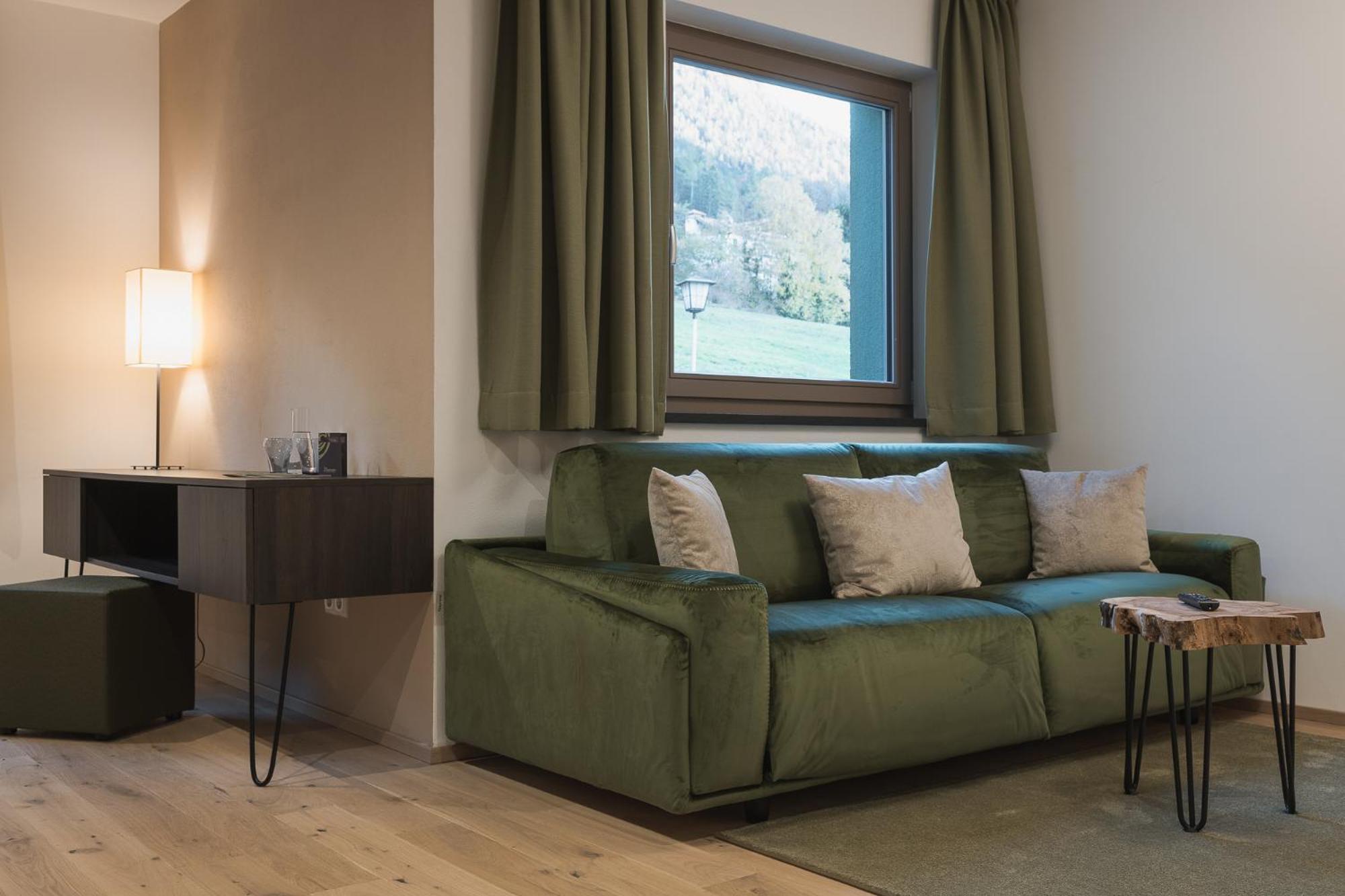 Oliven- & Genusshotel Hirzer Schenna Ruang foto