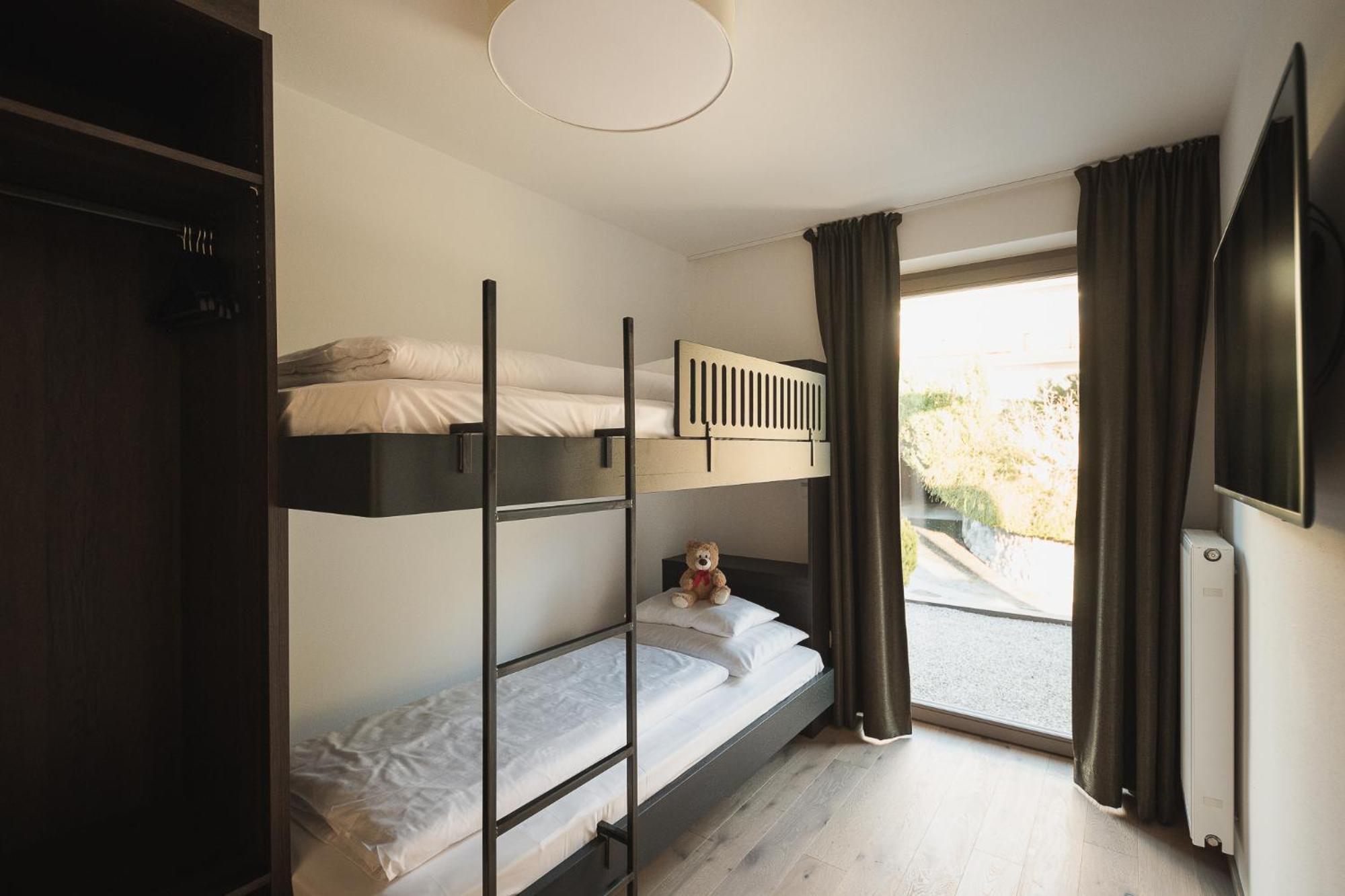 Oliven- & Genusshotel Hirzer Schenna Ruang foto