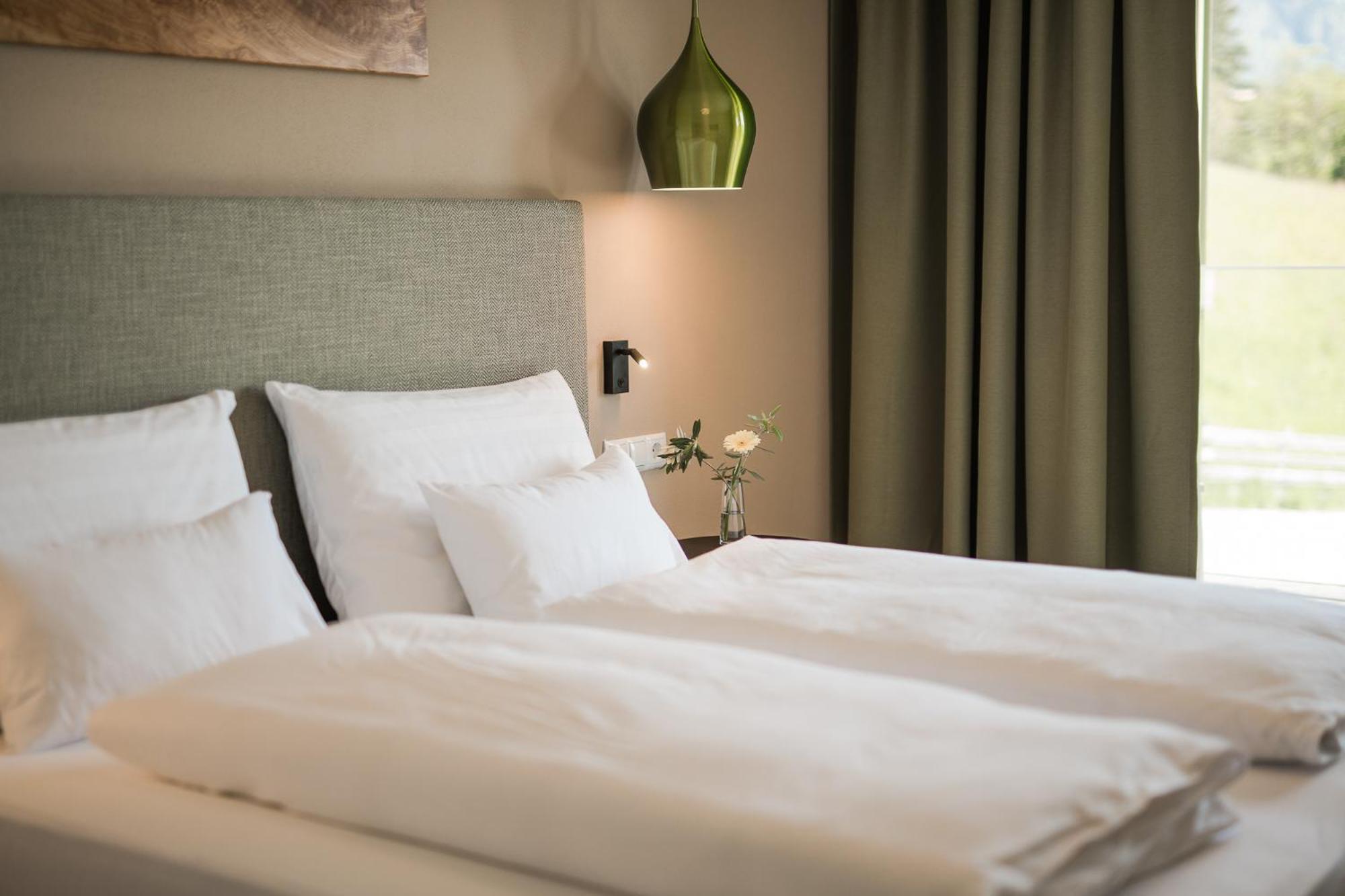 Oliven- & Genusshotel Hirzer Schenna Ruang foto