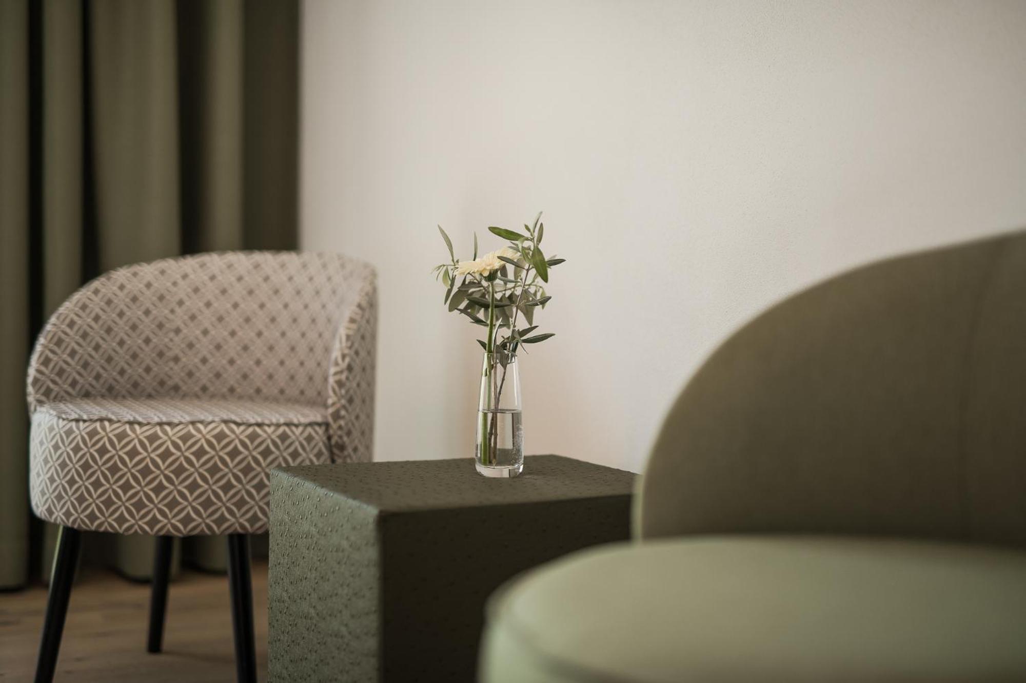 Oliven- & Genusshotel Hirzer Schenna Ruang foto