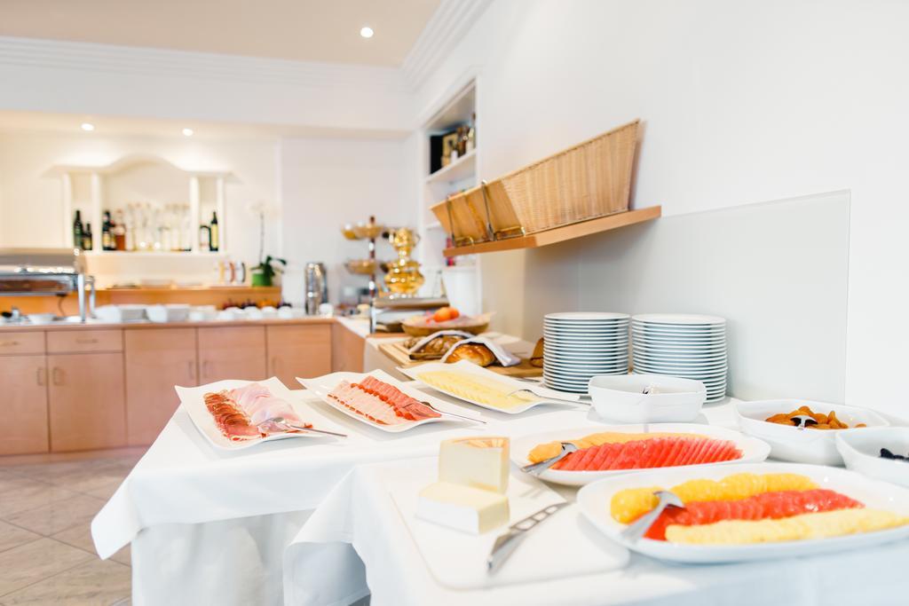 Oliven- & Genusshotel Hirzer Schenna Bagian luar foto