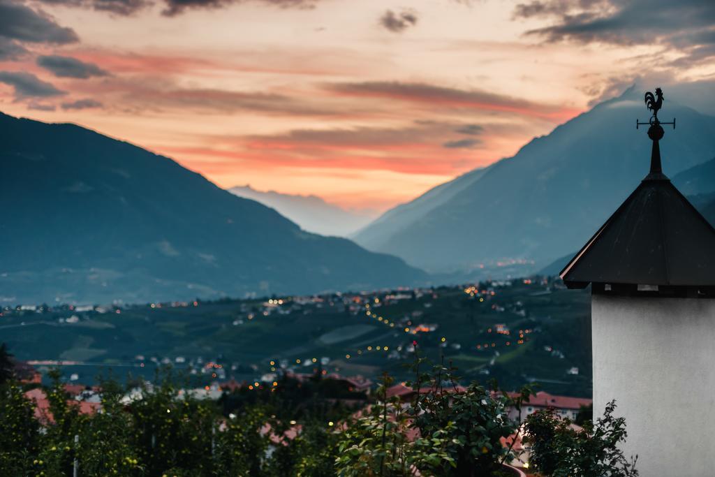 Oliven- & Genusshotel Hirzer Schenna Bagian luar foto