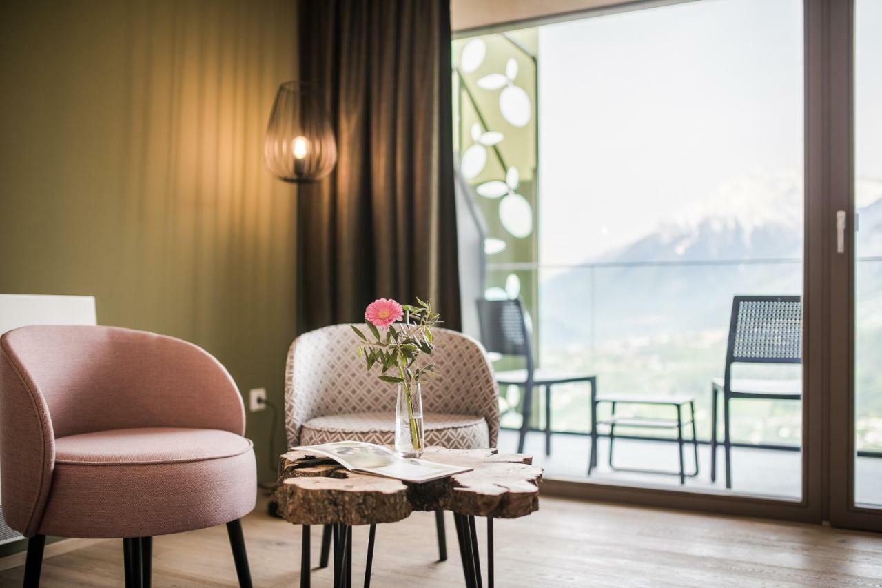 Oliven- & Genusshotel Hirzer Schenna Bagian luar foto