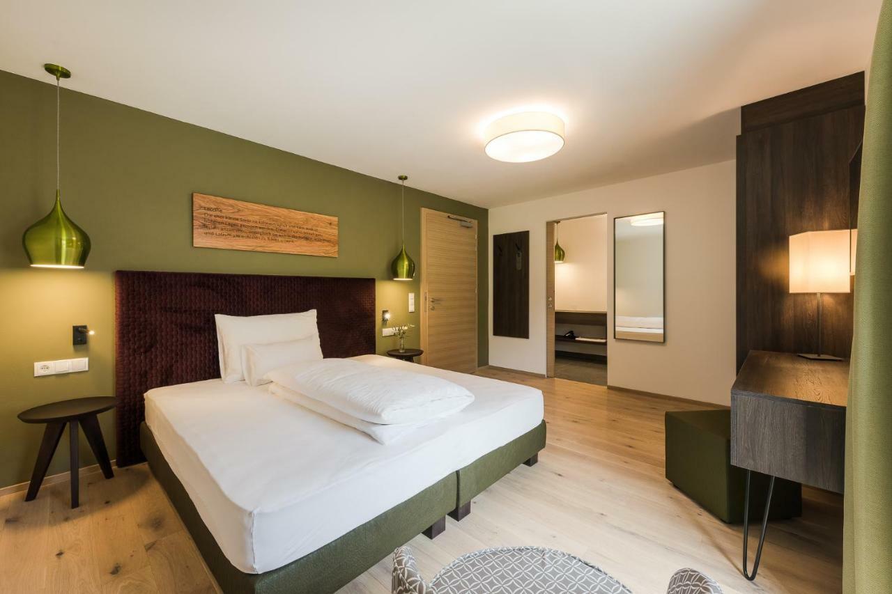 Oliven- & Genusshotel Hirzer Schenna Bagian luar foto