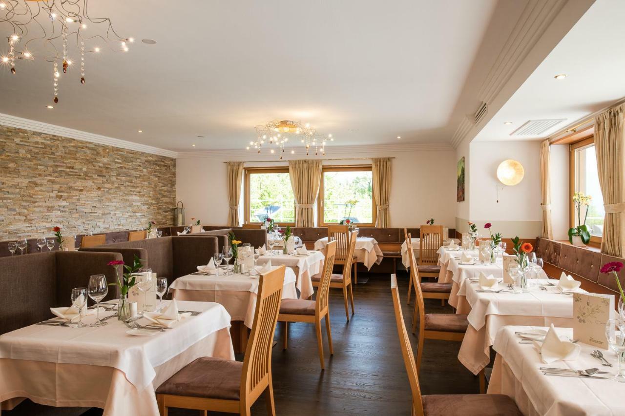 Oliven- & Genusshotel Hirzer Schenna Bagian luar foto
