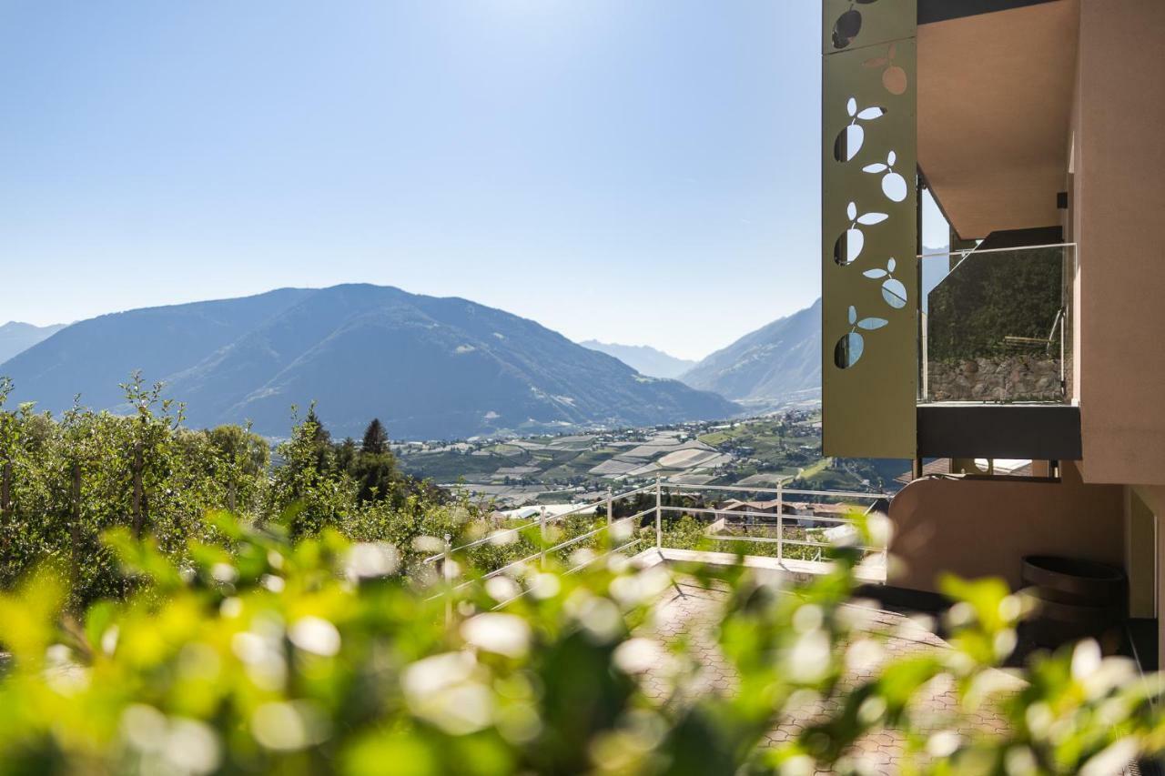 Oliven- & Genusshotel Hirzer Schenna Bagian luar foto